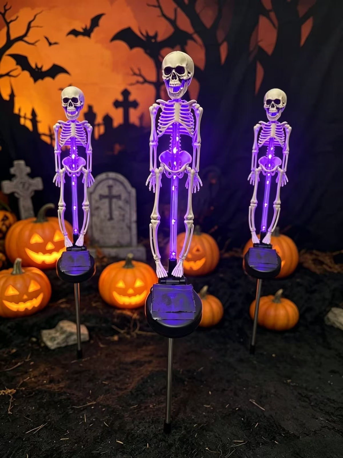 solar-powered Halloween skull lamp